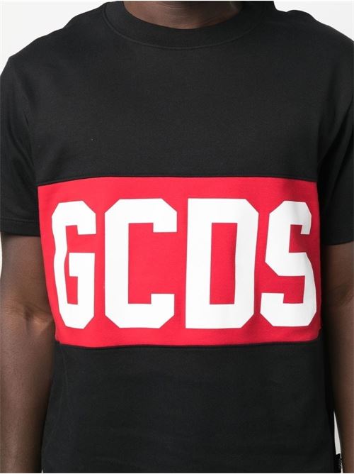 T-shirt uomo con banda rossa e scritta logo GCDS | CC94M13014602